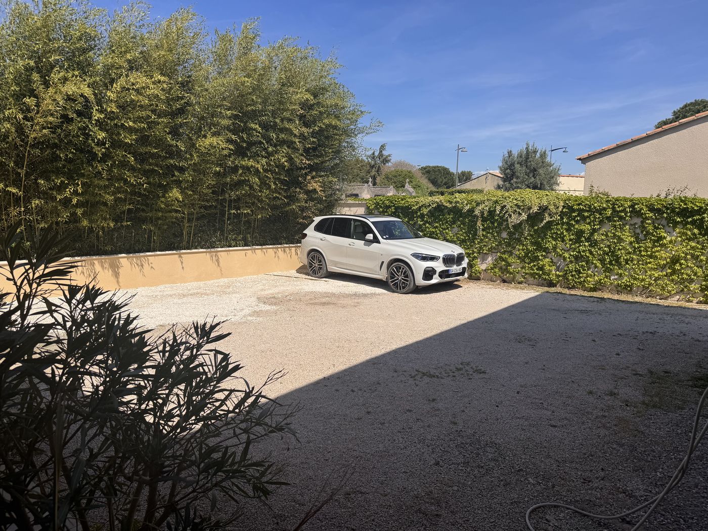 Salon et pièces de vie de la Bastide des Romarins, privatisation Bastide Exclusive