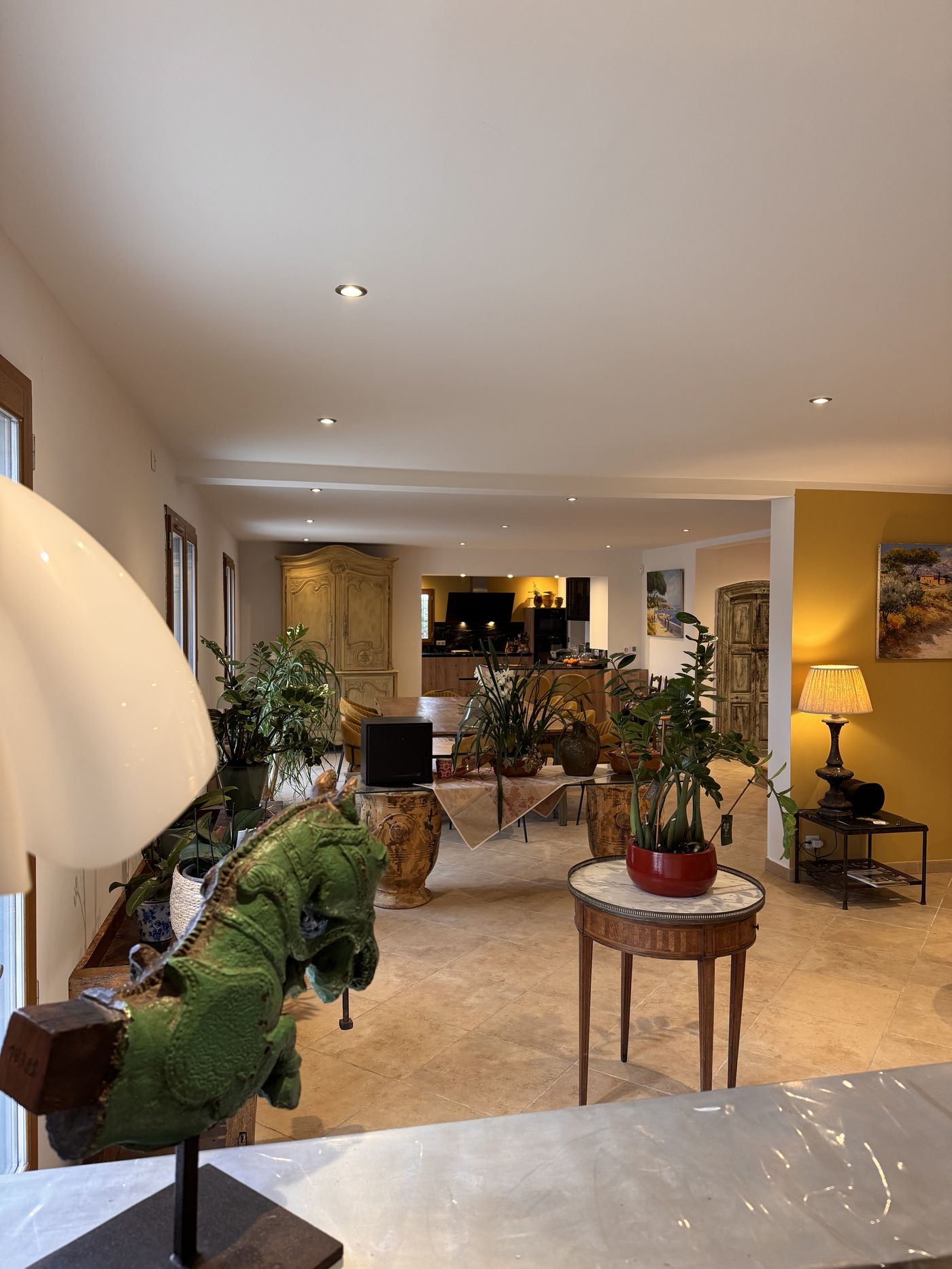 Salon et pièces de vie de la Bastide des Romarins, privatisation Bastide Exclusive