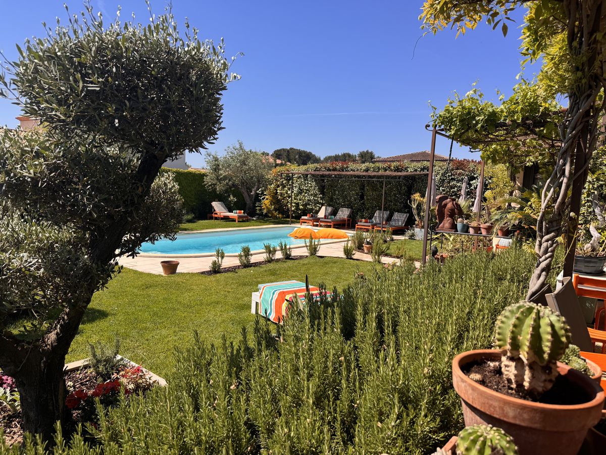 La Bastide des Romarins, piscine et jardin