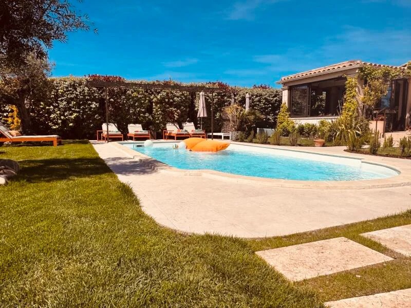 Terraza y jardín